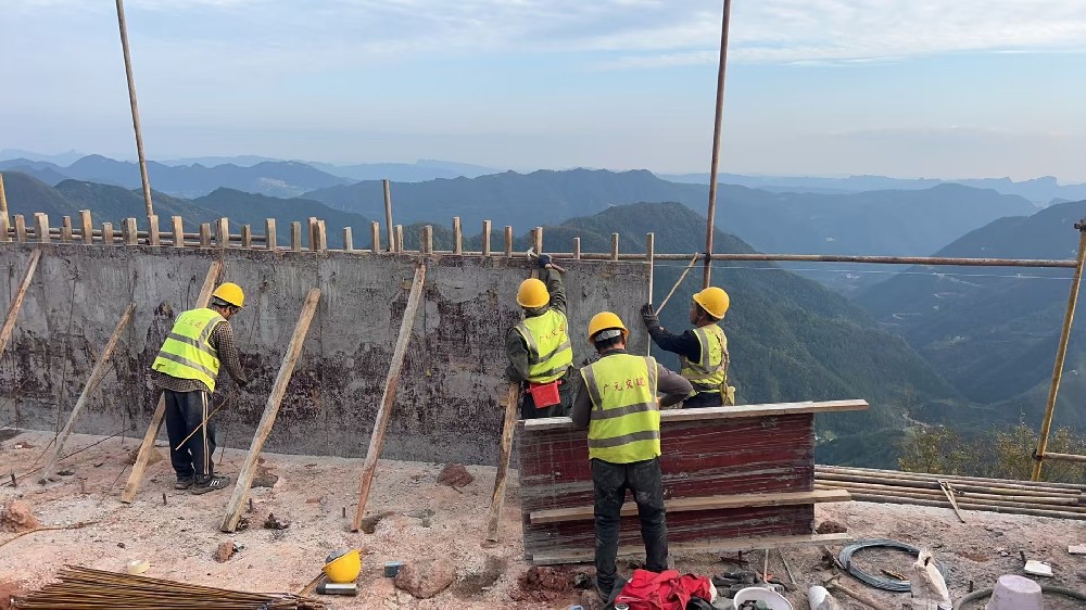 筑路修橋后，群山闊然時 ——劍閣縣下寺至利州區(qū)月壩公路項目（三個石至硝洞埡段）高質量建設側記